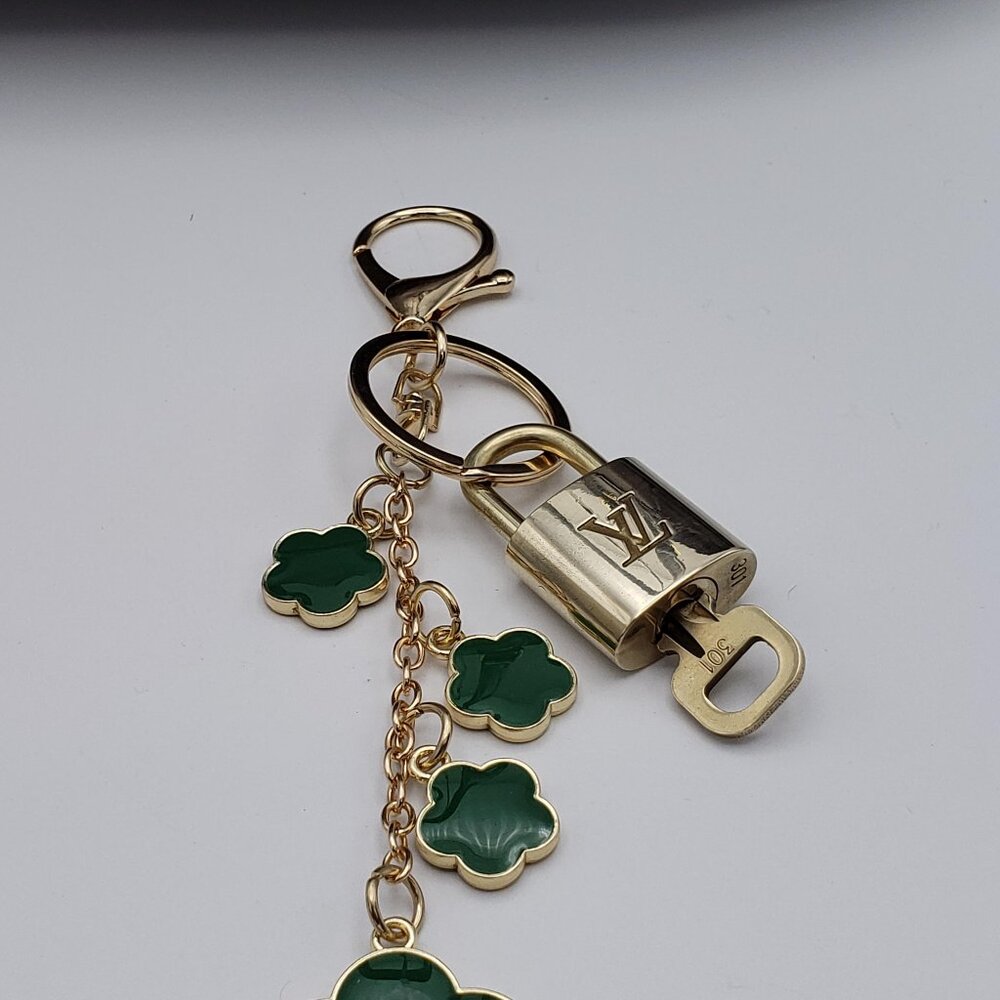 Authentic Louis Vuitton Padlock & Key Gold ✨Unbranded Flower Bag Charm Keychain - Picture 6 of 13